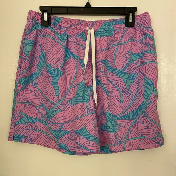 Cubbies Pink Palm Shorts Size Large - Picture 1 of 3